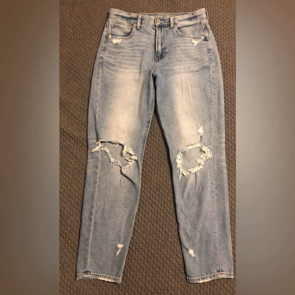 American Eagle Size 6 Distressed Mom Jean Great Condition